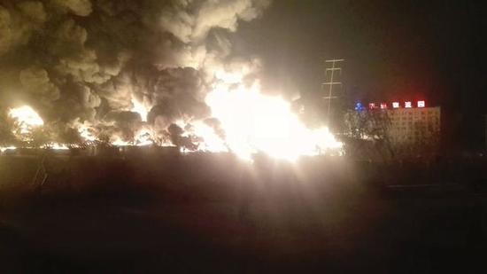 青島即墨華駿物流園發(fā)生火災(zāi)