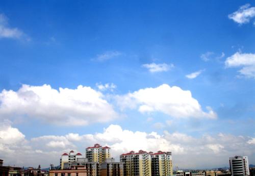 堅決打贏藍(lán)天保衛(wèi)戰(zhàn) 增強(qiáng)人民藍(lán)天幸福感